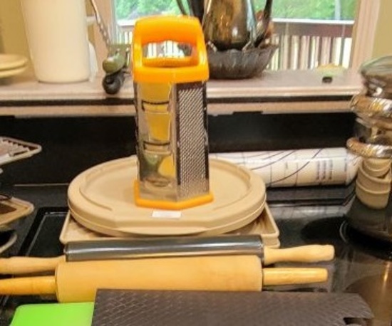 ROLLING BREAD TOOLS, PLASTIC PAN, GRADER