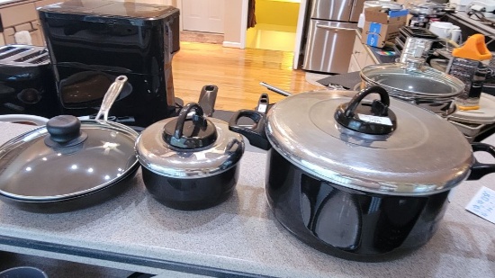 (5) POTS WITH LIDS