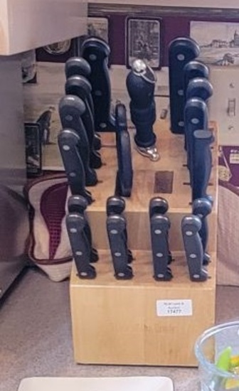 ASSORTMENT SET OF KITCHEN KNIFES
