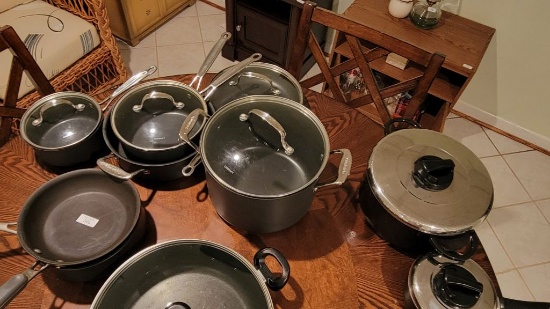 ASSORTMENT OF COOKING POTS (APPROX 10)