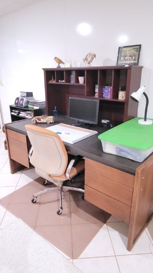 DESK, CONDEZA WITH ROLLING OFFICE CHAIR, COMPTUER SCREEN, 4 DRAWERS WITH SH
