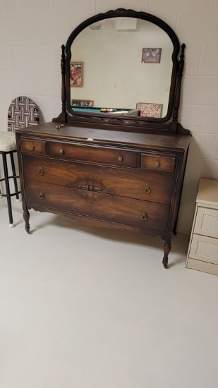 5 DRAWER AMERICAN ANTIQUE WOODEN DRESSER W/ MIRROR W/CONTENT