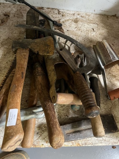 ASSORMENT OF HAND TOOLS