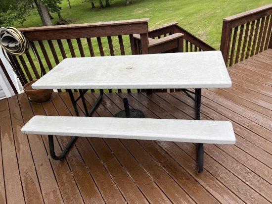 PLASTIC PICINC TABLE