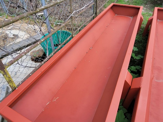 NEW RED 10' HEAVY DUTY METAL BUNK FEEDER, APPROX 225 LBS, 28" WIDE