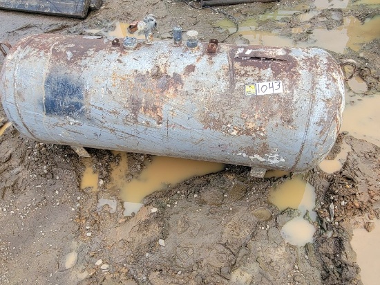 200 GALLON PROPANE TANK