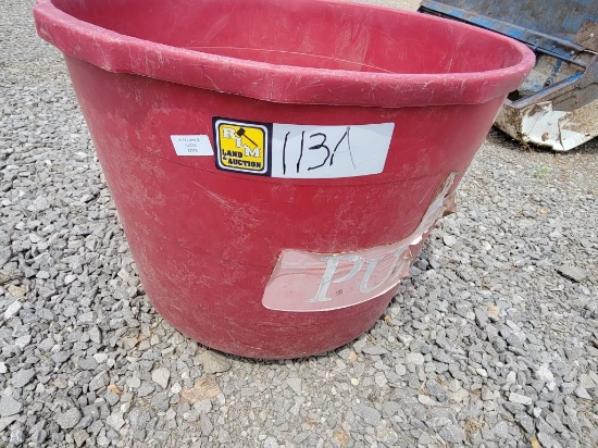 RED TUB WITH RATCHET STRAPS