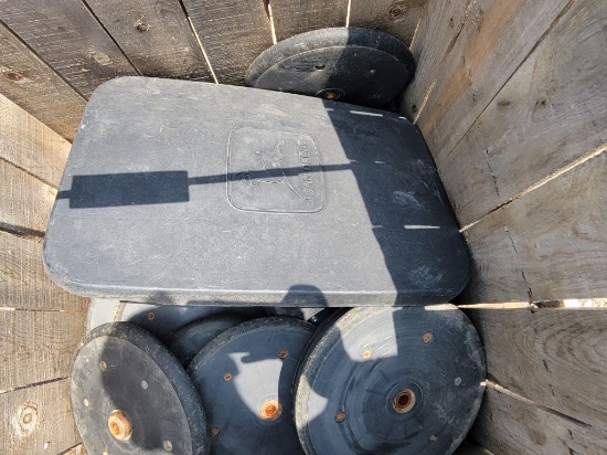 (22) JD/ KINZEE PLANTER CLOSING WHEELS