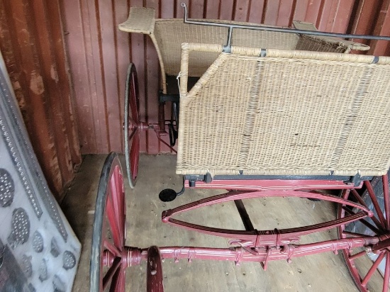 4 WHEEL HORSE CARRIAGE BLACK BODY WICKER SEAT, RED WHEELS, RED FRAME CUSHIO