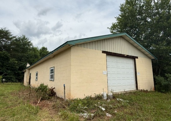 1.78 +/- ACRES WITH A 2,232 SQ FT BLOCK BUILDING, SELLING AT 1PM CST ON JUN