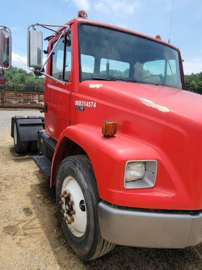 1998 FL70 FREIGHTLINER SINGLE CAB TRUCK, VIN:1FUWHJBB9WH905945, REMAN CAT 3