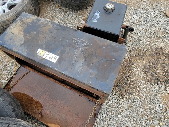 STORAGE BOX WITH TANK