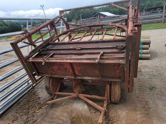 ATECA PORTABLE CATTLE SQUEEZE AND DEHORNING GATE TRIMMING TABLE, M: 66B, S: