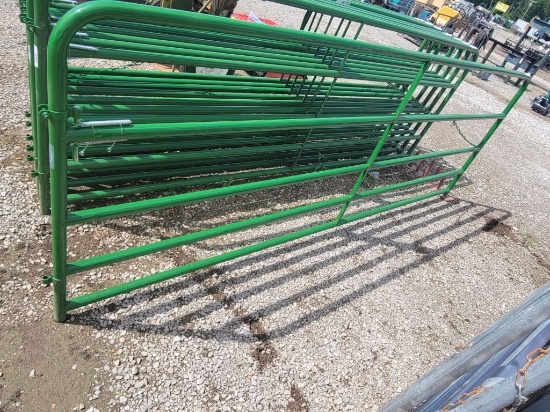 12' NEW H+W 5-BAR GREEN GATE, SCRATCH/DENT *SELLS ABSOLUTE