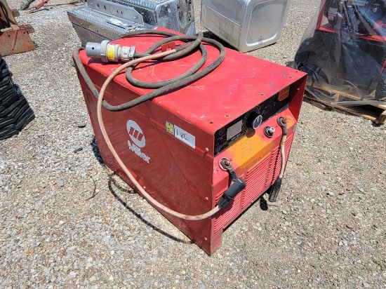 MILLER WELDER 230/460 VOLTS*SELLS ABSOLUTE