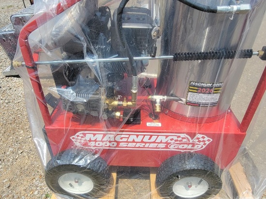 Magnum 4000 Gold Hot Water Pressure Washer, 4000psi *Sells Absolute