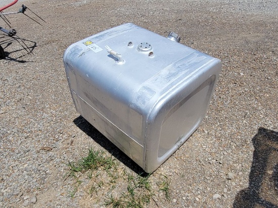 SEMI TRUCK FUEL TANK *SELLS ABSOLUTE
