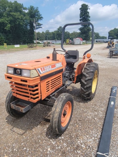 KUBOTA L2050 TRACTOR, 2WD, DIESEL ENGINE, HOURS SHOWING:846, HAS ENGINE BLO