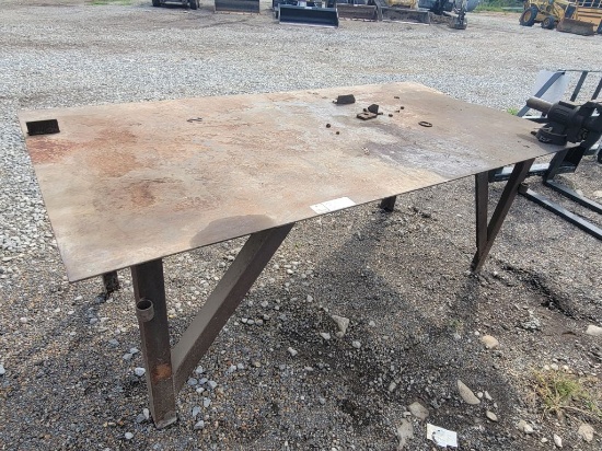 WELDING TABLE W/VICE - 8L X 4W (ITEM FROM SHOP DISPERSAL) SELLS ABSOLUTE