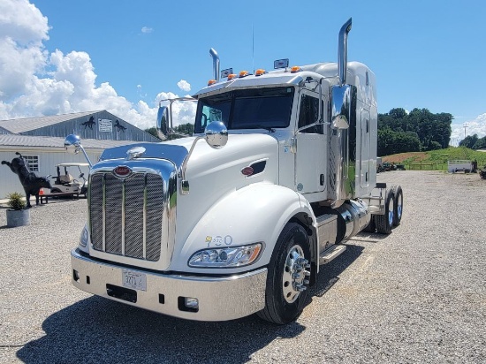 2013 PETERBILT 396 SEMI TRUCK W/SLEEPER - ISX CUMMINS 15, 10 SPEED MANUAL,