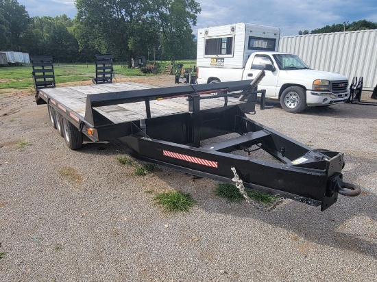 18' DECK W/ 4' DOVE PINTLE HITCH TRAILER, TRI AXLE, 8' WIDE, FOLDING RAMPS,