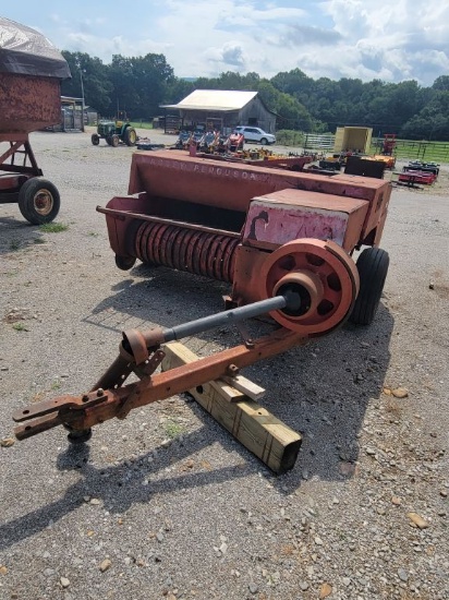 MASSEY FERGUSON SQUARE BALER 124, MODEL:MF124, SN:161188