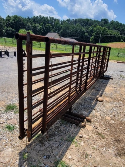 NEW 24' HEAVY DUTY FREE STANDING PANEL WITH 10' GATE WELDED ON