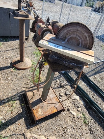 METAL STAND WITH 3 GRINDERS *SELLS ABSOLUTE