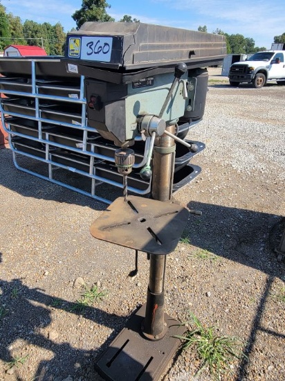 DELTA 16 1/2 DRILL PRESS *SELLS ABSOLUTE