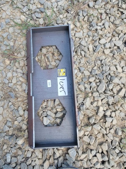 2026 FUTURE MODEL:FT-S10 MINI SKID STEER MOUNTING PLATE, STANDARD SAE J2513