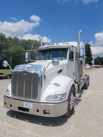 2013 PETERBILT 396 SEMI TRUCK W/SLEEPER - ISX CUMMINS 15, 10 SPEED MANUAL,