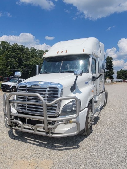 2016 CASCADIA FREIGHTLINER DOUBLE SLEEPER SEMI TRUCK, 6X4 DRIVE LINE, DETRO