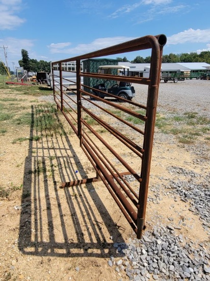 24' HEAVY DUTY FREESTANDING CORRAL PANEL W/ WELDED ON 7' GATE