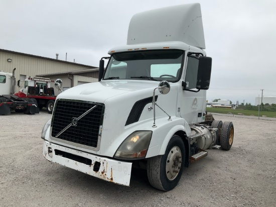2009 VOLVO VN42T300 Serial Number: 4V4N19DF19N280778