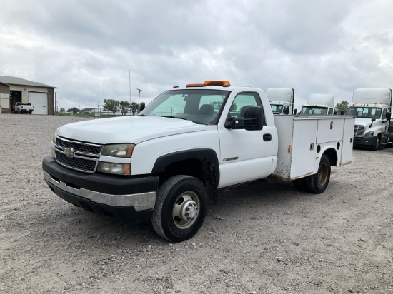 2005 CHEVROLET SILVERADO 3500 BAS Serial Number: 1GBJC34U95E334116