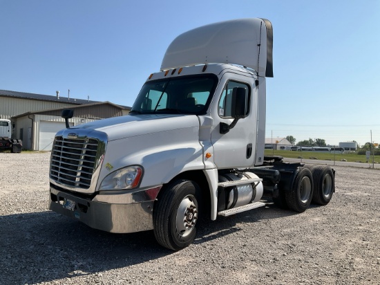 2015 FREIGHTLINER CASCADIA Serial Number: 3AKGGEDV2FSGK3561