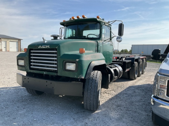 1999 MACK RD688S Serial Number: 1M2P267C4XM044979
