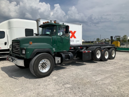 2000 MACK RD688S Serial Number: 1M2P267C1YM049722