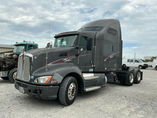 2008 KENWORTH T660 Serial Number: 1XKADB9X28J210078
