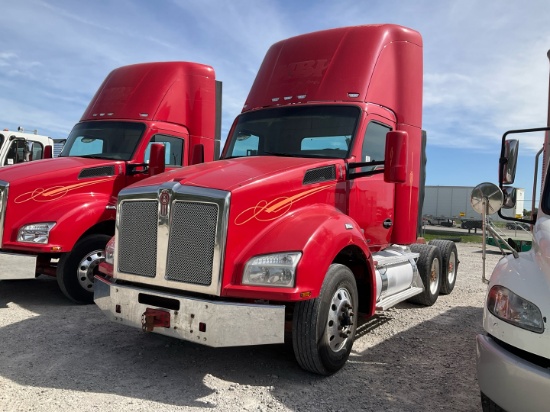 2017 KENWORTH T880 Serial Number: 1XKZD49X1HJ126705