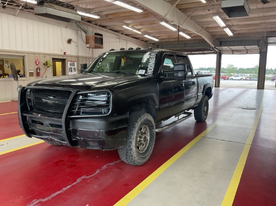 2004 CHEVROLET SILVERADO 2500HD L Serial Number: 1GCHK23U24F245246