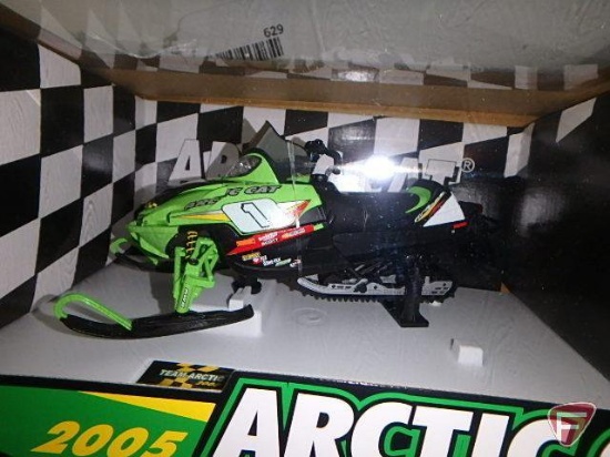2005 Arctic Cat Team Arctic diecast snowmobile