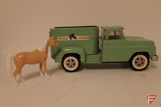 Toy Tonka Farms Horse Hauler