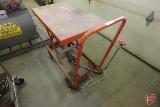 Hydraulic lift die cart, 19.75x32in table, does not lower