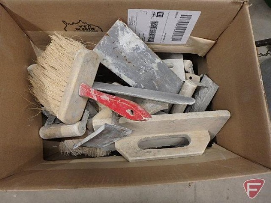 Concrete tools, trowels and brushes