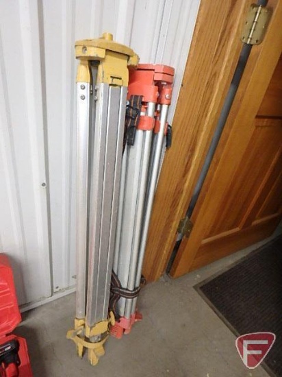 2 laser tripods