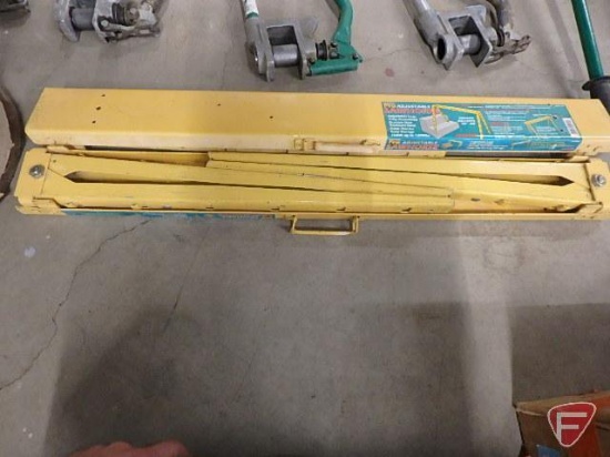2 adjustable metal saw horses