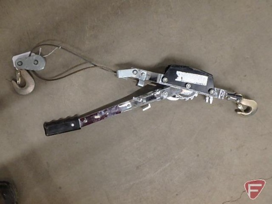 Cable hand puller