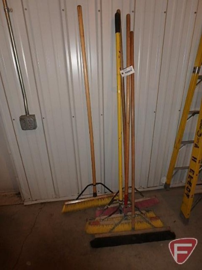 Push brooms (5)