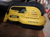 DeWalt DC515 half gallon 18 volt cordless wet/dry vac